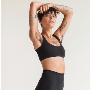 ARQ wide strap bra in black - excellent condition!